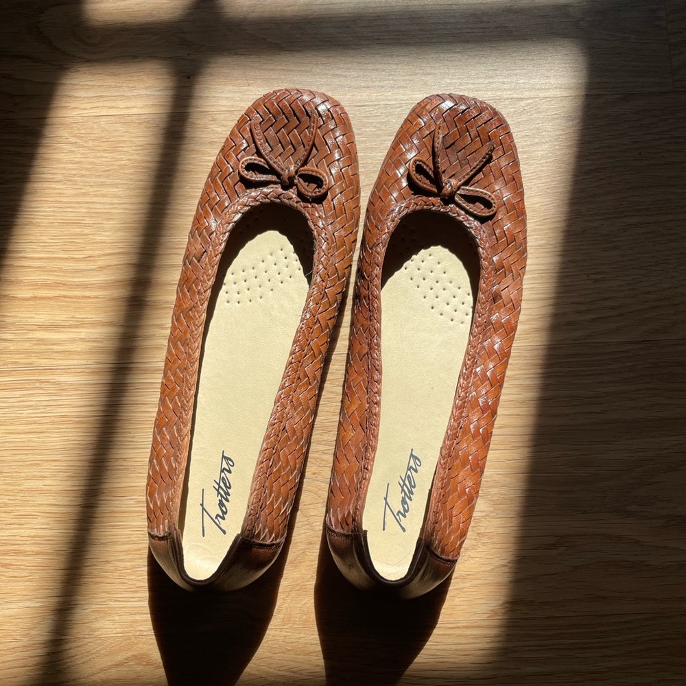 Woven flats